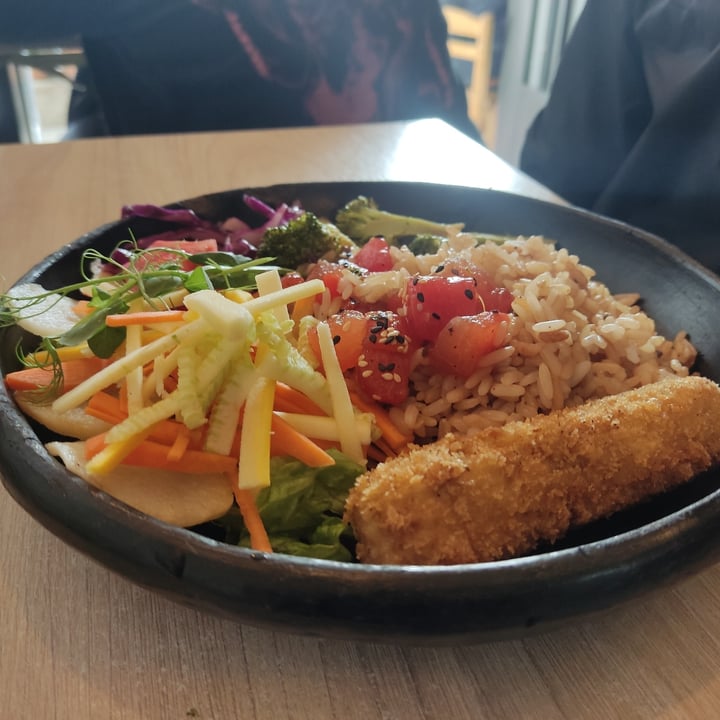 review photo of La Madriguera, Alimentación Consciente Bowl de atún vegano de sandía shared by @laurab84 on 09 Oct 2022 - review