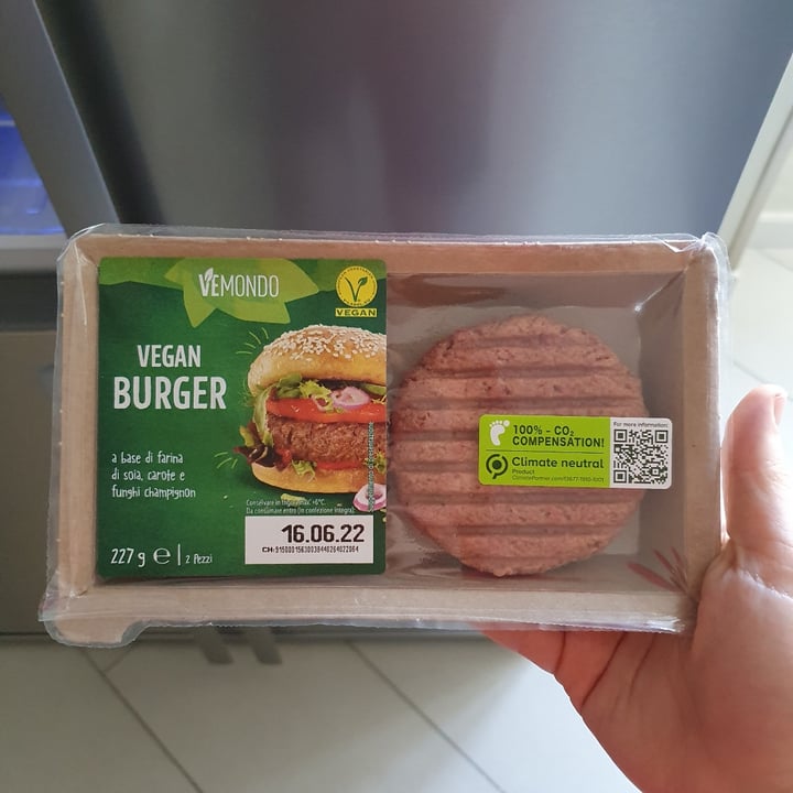 photo of Vemondo Vegan Burger shared by @mattind on  11 Jun 2022 - review