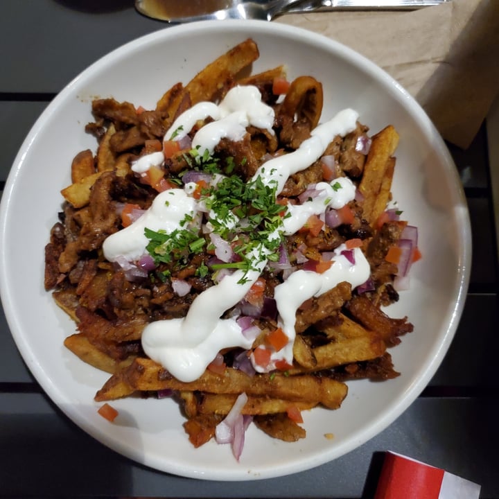 photo of MeeT in Gastown Donair Fries shared by @flycrayon on  23 Aug 2021 - review