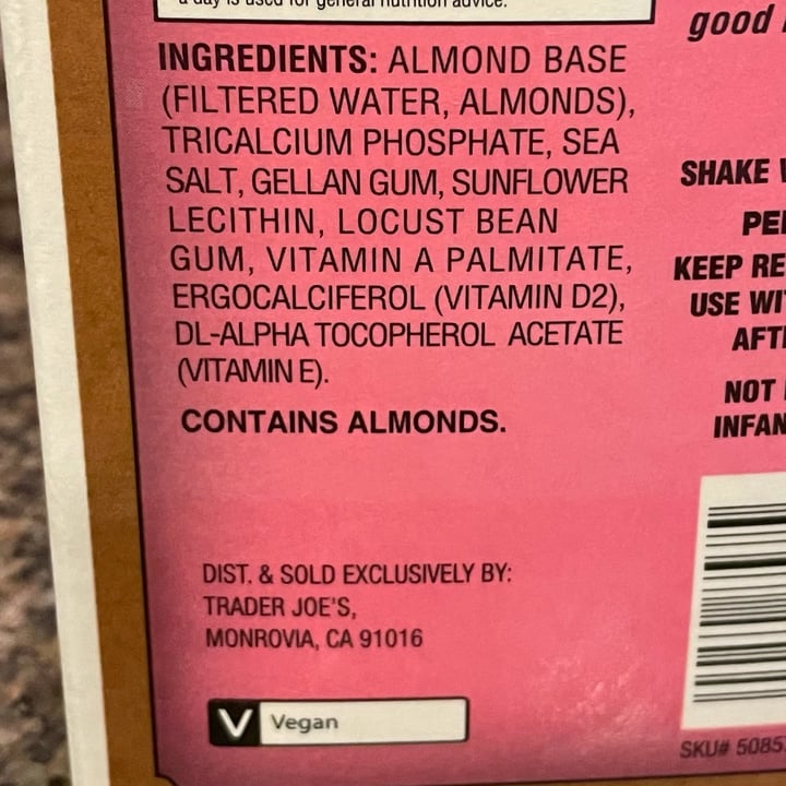 photo of Trader Joe's Almond Beverage Unsweetened Original shared by @veggietable on  02 Feb 2022 - review