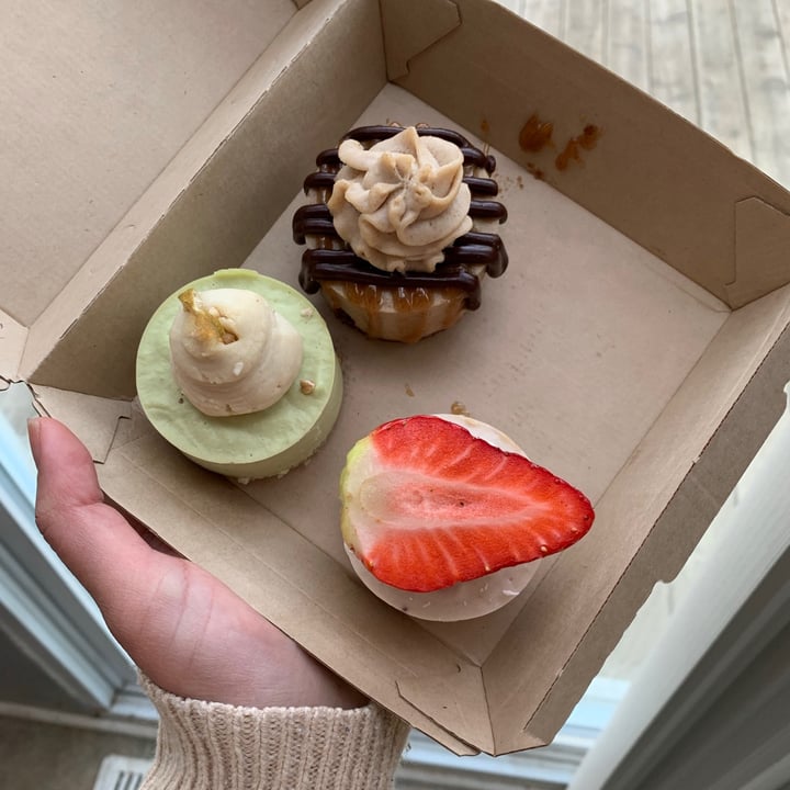photo of Humble Roots Organic Baked Treats Box shared by @lilplantedvegan on  28 Jun 2021 - review