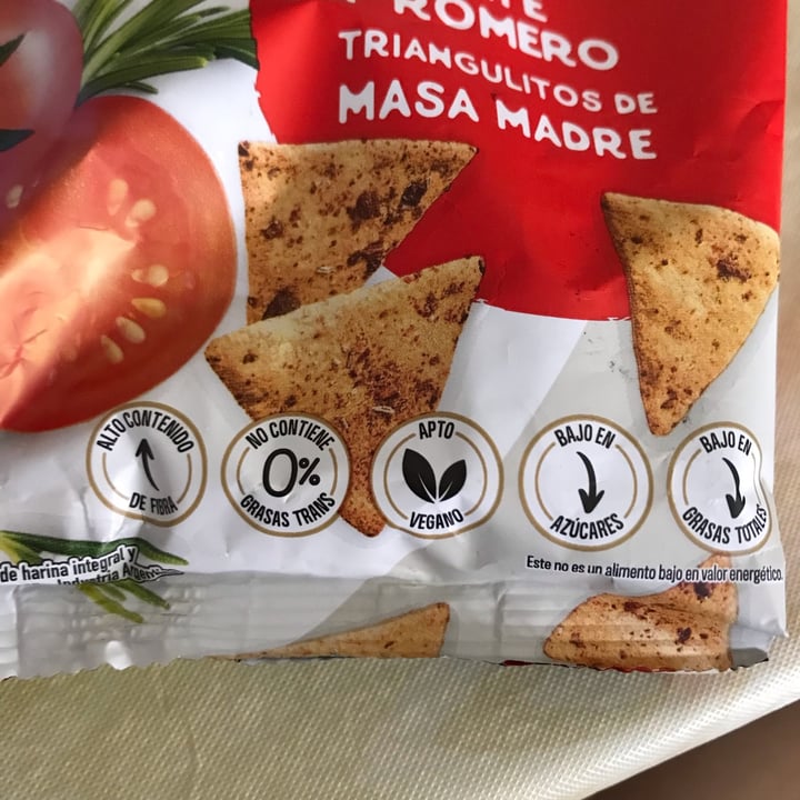 photo of Almadre Triangulitos De Masa Madre Sabor Tomate Y Romero shared by @hipernova on  29 Oct 2021 - review