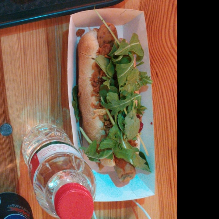 photo of La Trocadero Hot Dog Guacamole shared by @uri-y-laia on  10 Jul 2020 - review
