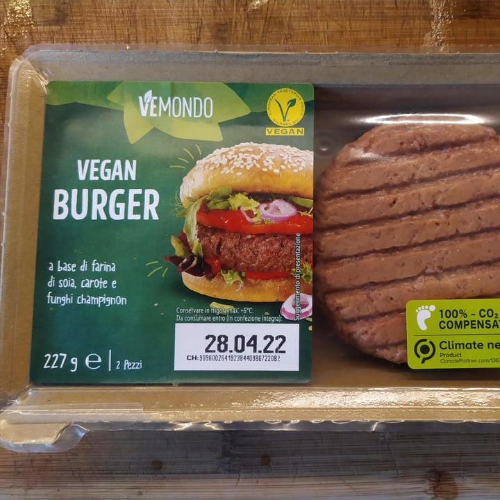 photo of Vemondo Vegan Burger a base di farina di soia, carote e funghi champignon shared by @laurasal82 on  26 Apr 2022 - review