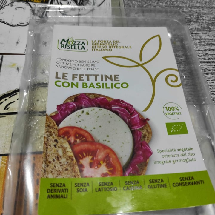 photo of Mozzarisella Le Fettine Con Basilico shared by @antop on  06 May 2021 - review