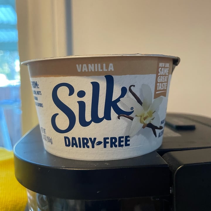 photo of Silk Almond milk vanilla yoghurt shared by @newkidontheblock on  15 Oct 2021 - review