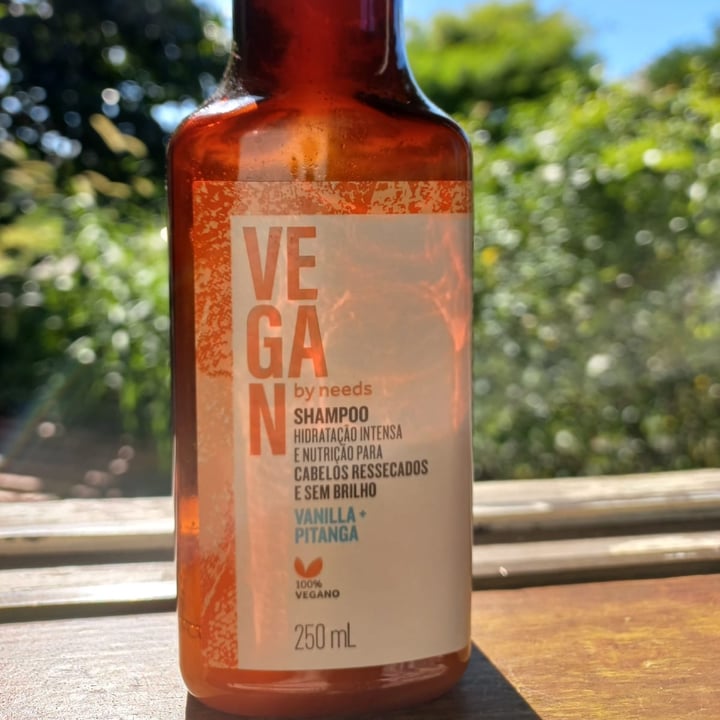 review photo of Vegan by Needs Shampoo Vanilla + Pitanga shared by @barbaraazeredo on 06 May 2022 - review