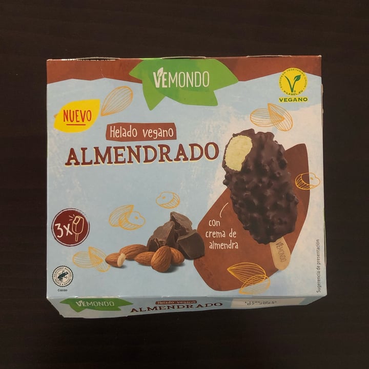 photo of Vemondo  helado vegano almendrado shared by @gisvitlavie on  09 Aug 2022 - review