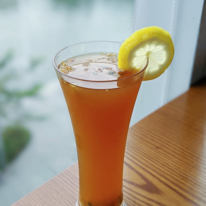photo of nomVnom Bistro Fresh Lemon Passion Fruit Tea shared by @stanleyxu94 on  13 Jul 2022 - review