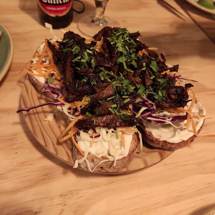 photo of Entre Pedras Café Bar Vegano Tostas De Pulled Pork shared by @juanitu on  03 Nov 2020 - review