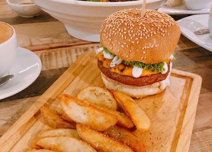 review photo of Nature Cafe Juicy Mayo Beyond Burger shared by @chongdeyi on 01 Aug 2019 - review