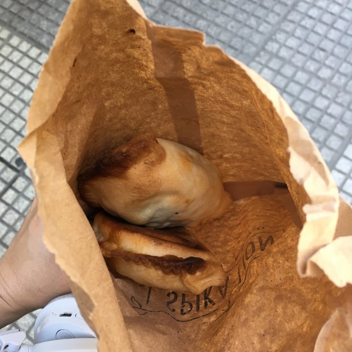 photo of Spika Lion - Tienda Vegana Empanada de Seitán Cortado a Cuchillo shared by @lauchis on  28 Oct 2021 - review