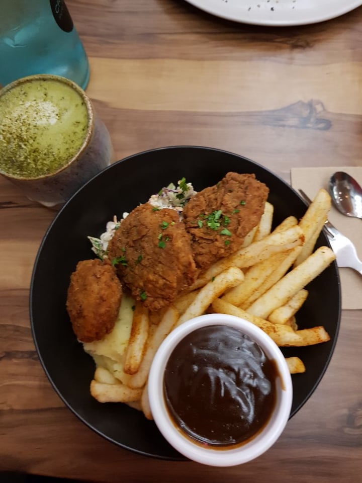 photo of Yavanna Fried 'chickn' with mash and gravy shared by @ethicurean on  16 Jun 2019 - review