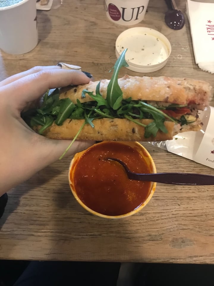 photo of Pret A Manger Avo, olives & toms baguette shared by @mollyjane on  28 Feb 2020 - review