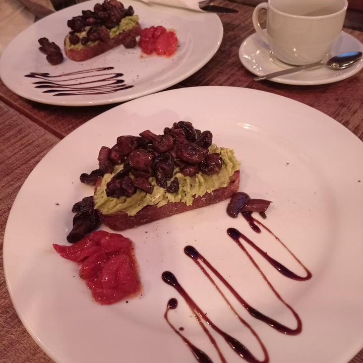 photo of Importers Coffee Mushroom toast shared by @heikesletcher on  17 Aug 2021 - review