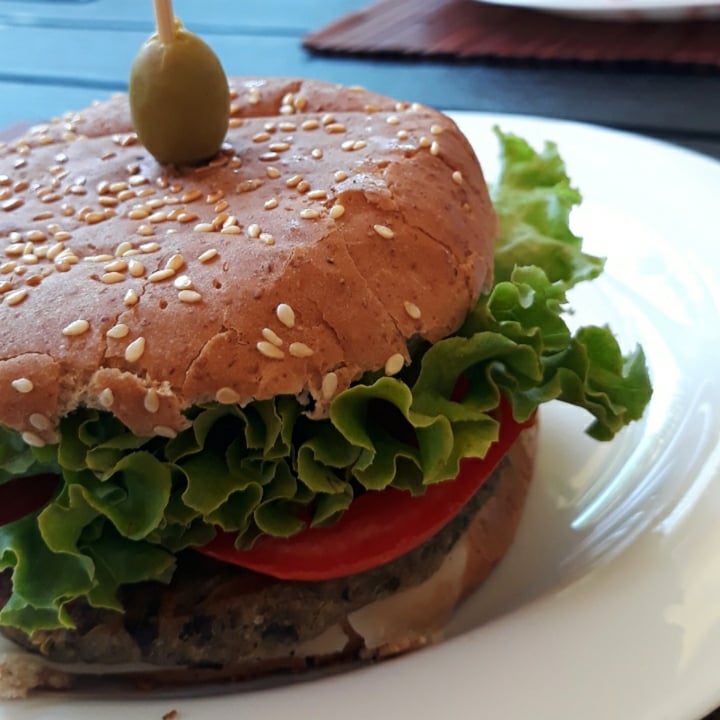 photo of Veganda Mushroom Burger shared by @monikavegan on  08 Dec 2021 - review