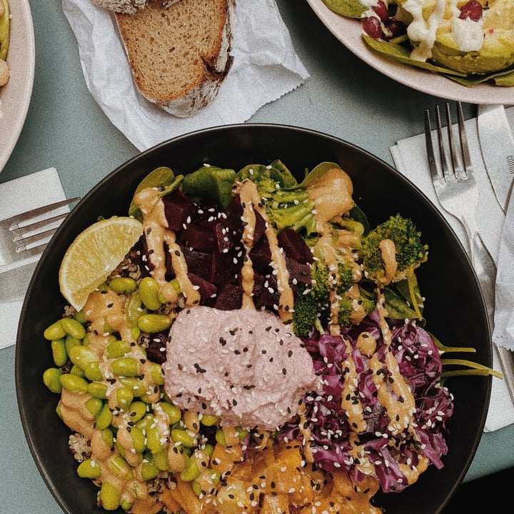 review photo of Salad Jungle Rainbow Bowl shared by @vanessawatz on 21 Jul 2020 - review
