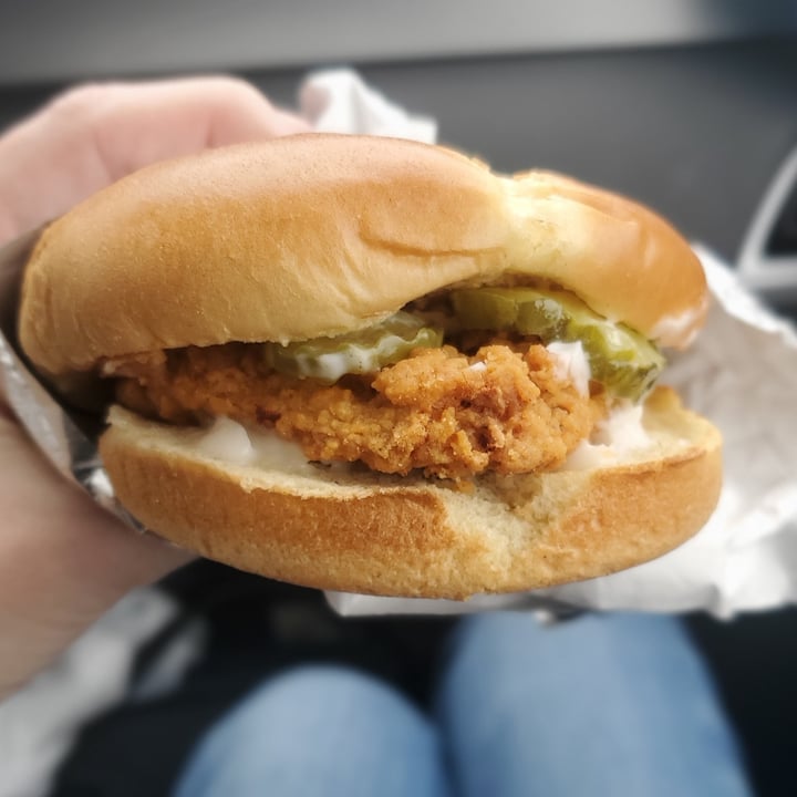 photo of Pizza Pizza Plant Based Chick'n Sandwich shared by @greenaphrodite on  29 Jan 2022 - review