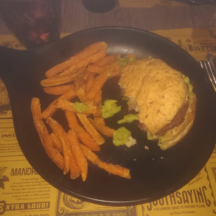 photo of Binario Magic Pub beyond burger shared by @manupip on  22 Jul 2022 - review
