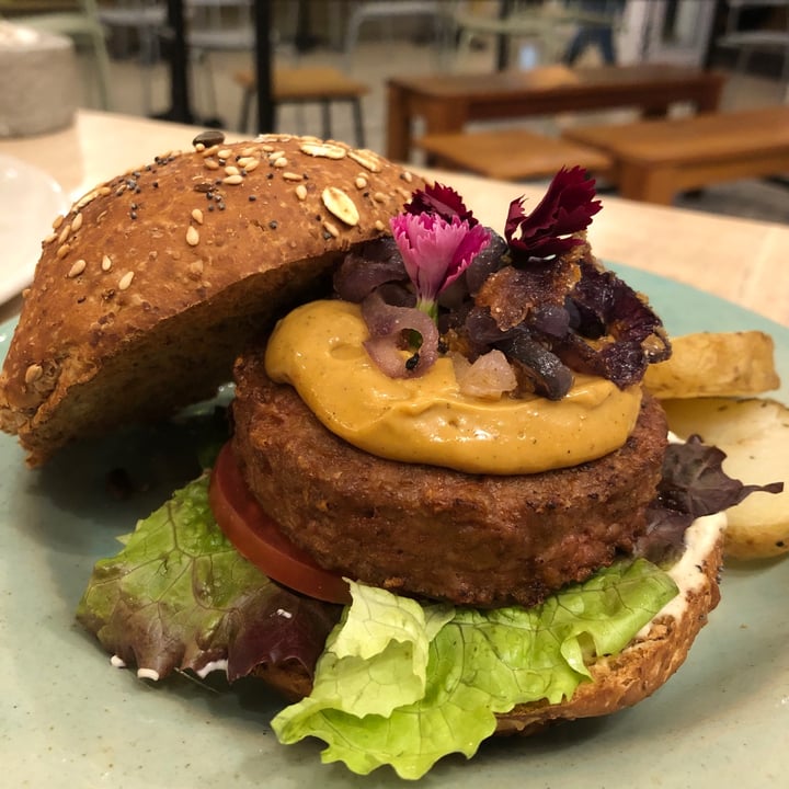 photo of Lexi's Healthy Eatery Beyond burger shared by @mothercitymatt on  23 Jun 2022 - review