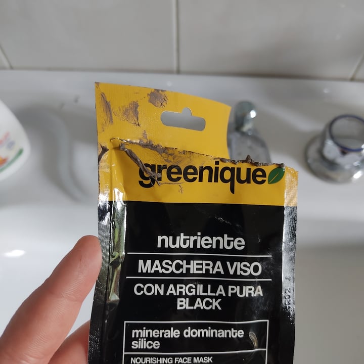 review photo of Greenique Maschera Viso Peel-off Black shared by @miaka on 11 Oct 2022 - review