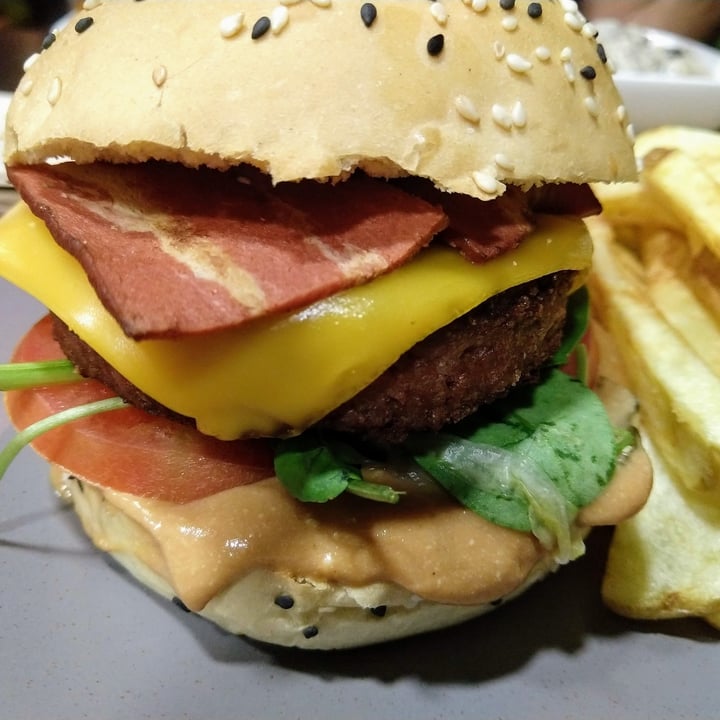 photo of Kong - Food Made With Compassion King Burger shared by @thaissaito on  12 Jul 2021 - review
