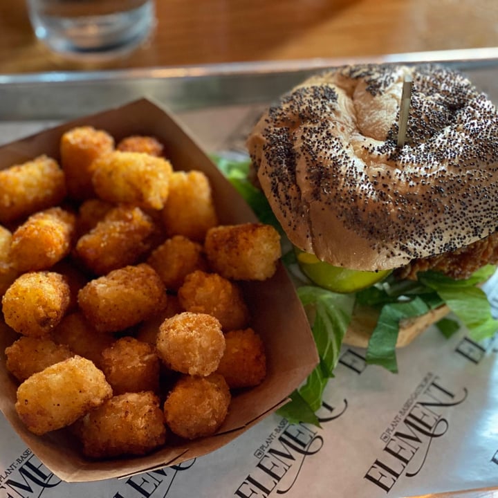 review photo of Element Gastropub Nashville Hot Chickân Sandwich shared by @victorrr on 31 Mar 2022 - review