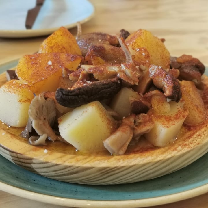 photo of Entre Pedras Café Bar Vegano Cogumelos á feira shared by @kantaber on  03 Nov 2020 - review