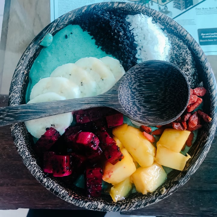 photo of Free Bird Cafe Spirulina Smoothie Bowl shared by @cheerfulchickpea on  13 Sep 2020 - review
