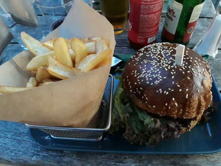 photo of Veggiezz Spicy Burger shared by @giovannieugenio on  07 Aug 2022 - review