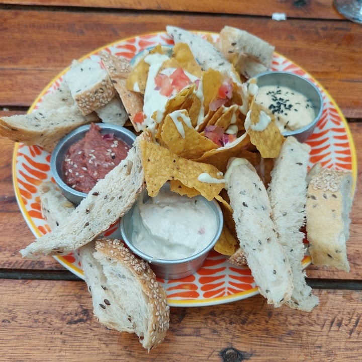 review photo of Chill Garden Desgustacion De Hummus shared by @aliasvegan on 07 Oct 2022 - review