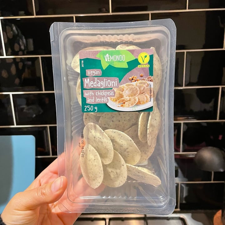 review photo of Vemondo Vegan Medaglioni with Chickpeas and Lentils shared by @southernveganupnorth on 17 Jan 2022 - review