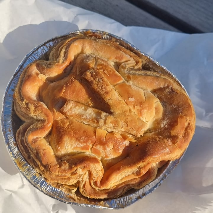 photo of Peregrine Farm Stall Vegan Lentil Cornish Pie shared by @sunshineyum on  07 May 2022 - review