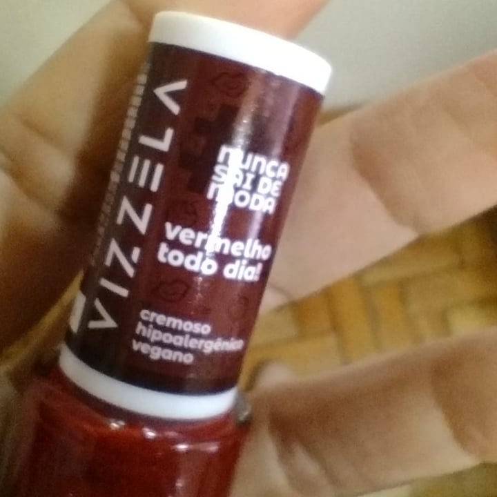 photo of Vizzela Cosméticos Esmalte Vermelho? É vinho shared by @davidvieira on  08 May 2022 - review