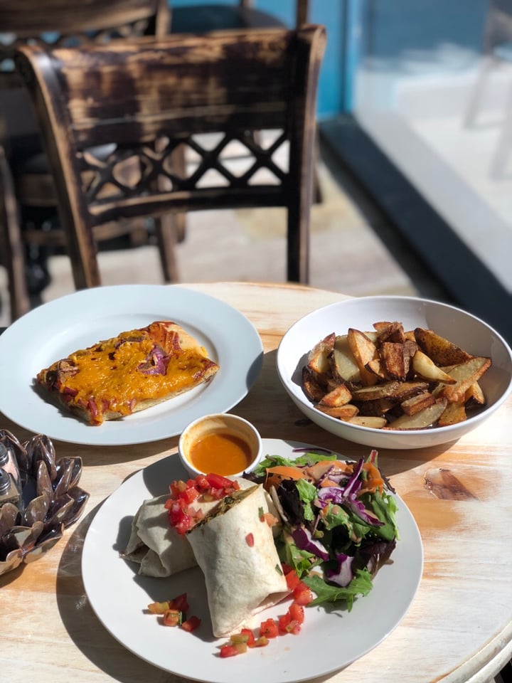 photo of Artichoke & Vine Breakfast Burrito with Tofu Scramble shared by @dailyveganliving on  17 Nov 2018 - review
