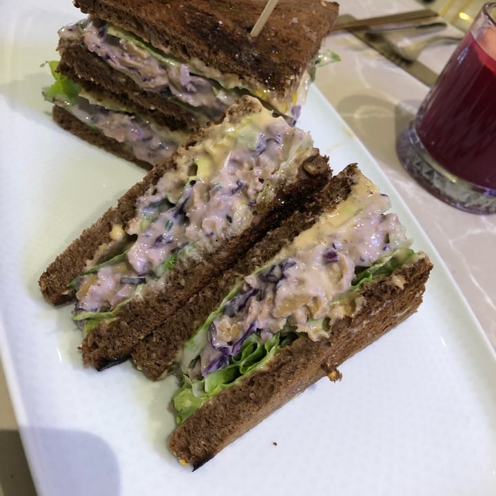 photo of Linfa Milano - Eat Different Club Sandwich Plant Based shared by @cbasso on  13 Mar 2022 - review