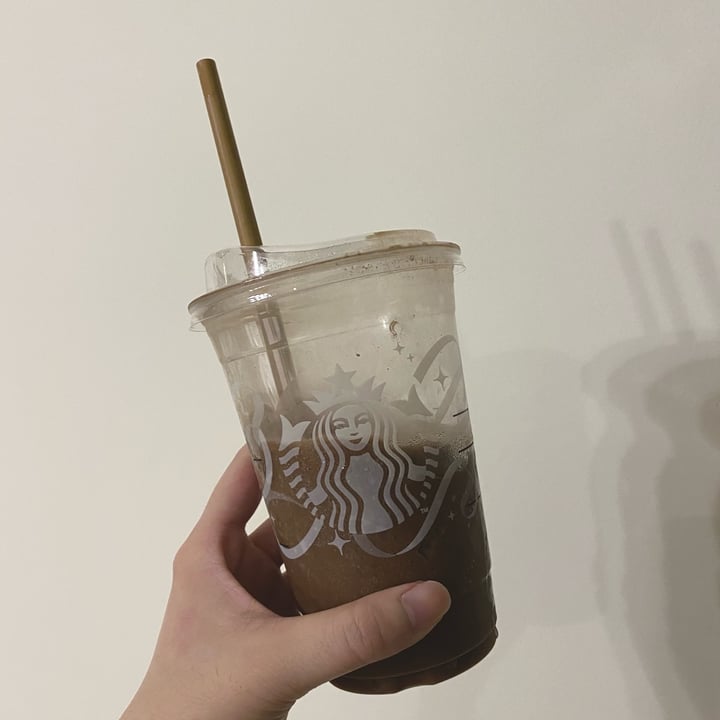 photo of Starbucks Almondmilk Mocha Frappuccino shared by @blxck on  05 Dec 2021 - review
