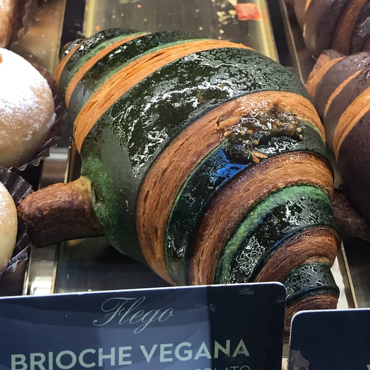 review photo of Pasticceria Flego Croissant ai Fichi shared by @abesart on 25 Jul 2022 - review