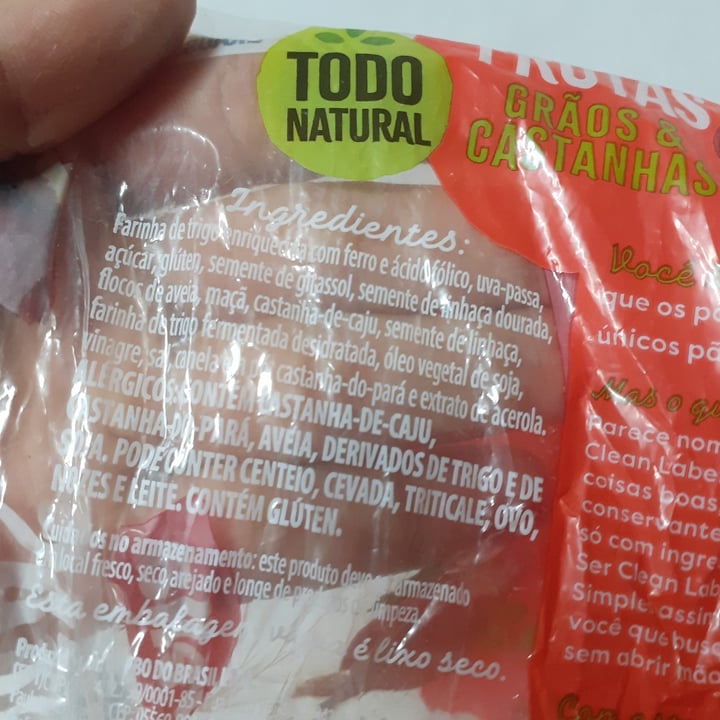 review photo of Nutrella Pão frutas grãos e castanhas shared by @lorenaavegana on 19 May 2022 - review