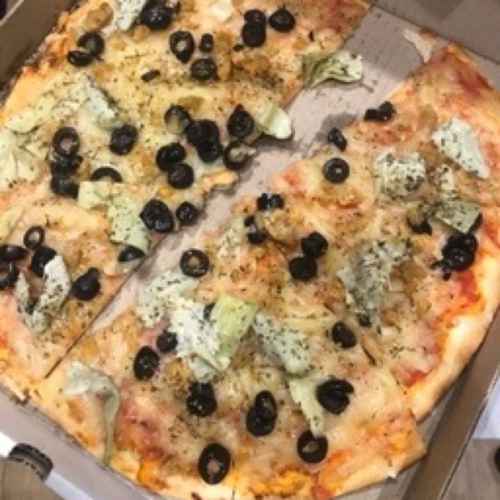 review photo of Vegan E Meet Italy Foresta pizza shared by @elenebehrens on 06 Jul 2020 - review