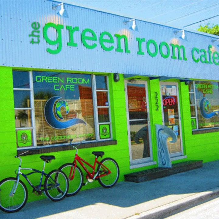 review photo of The Green Room Cafe Bali Burger shared by @chrisdandrea on 27 Apr 2022 - review