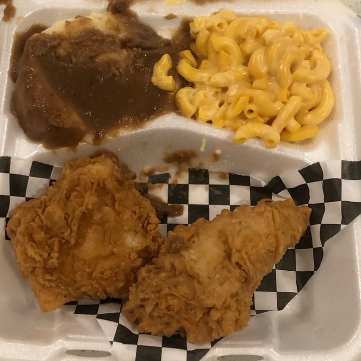 photo of Doomie's Home Cookin' Fried Chicken, Fries, Mac & Cheese shared by @1more on  28 Nov 2022 - review