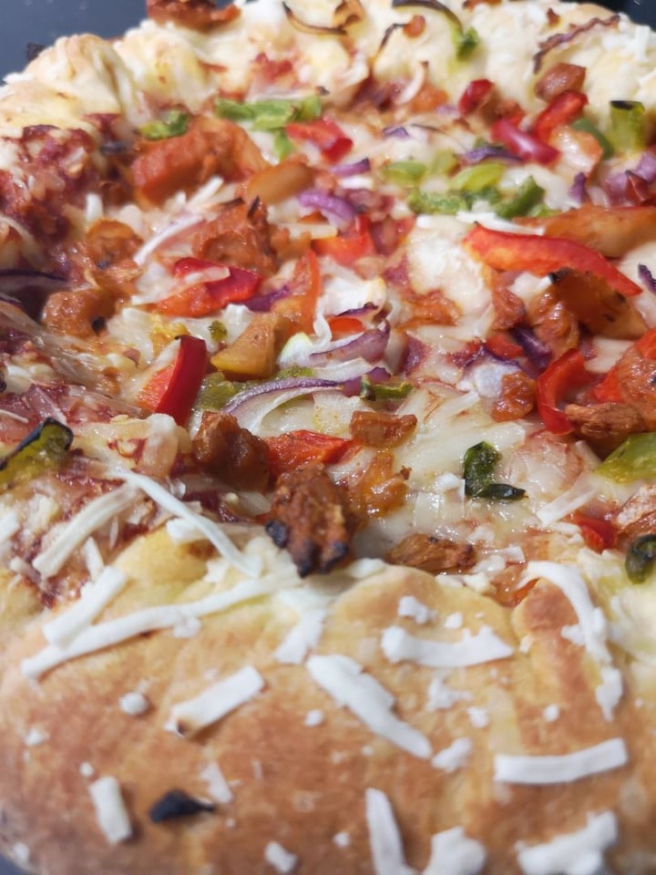 review photo of Chicago Town Tomato Stuffed Crust Takeaway Sticky Bbq Jackfruit Pizza shared by @twowheeledvegan on 22 Feb 2020 - review