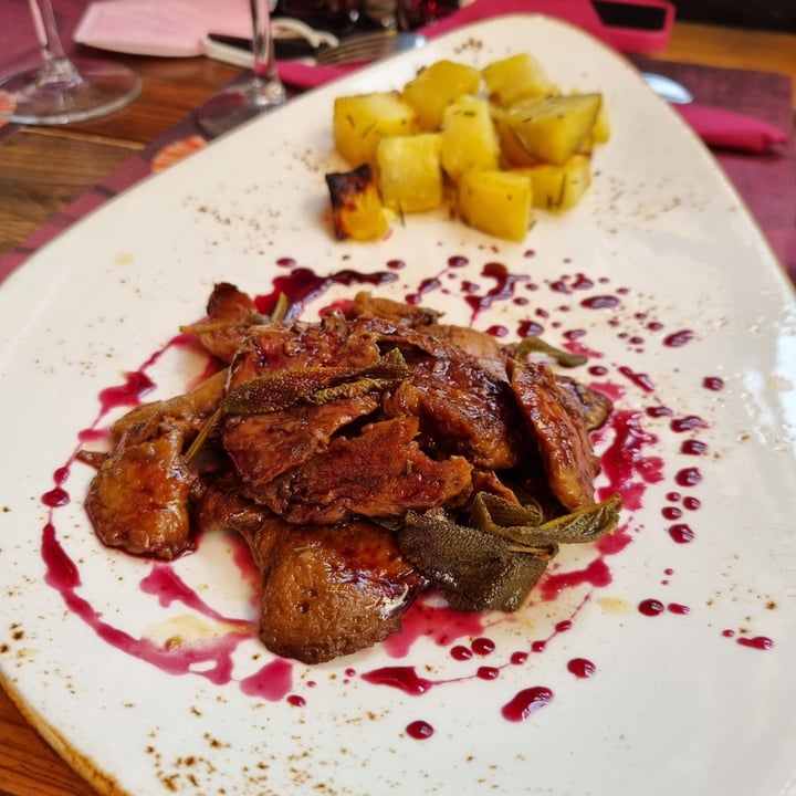 photo of Rifugio Romano Scacciatora di seitan al Montepulciano shared by @neek on  12 Mar 2022 - review