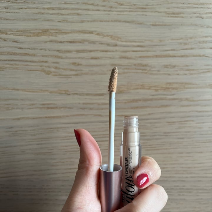 review photo of bellaoggi Italia Feel Glow Concealer SPF 15 shared by @agnelliarianna on 19 Apr 2022 - review