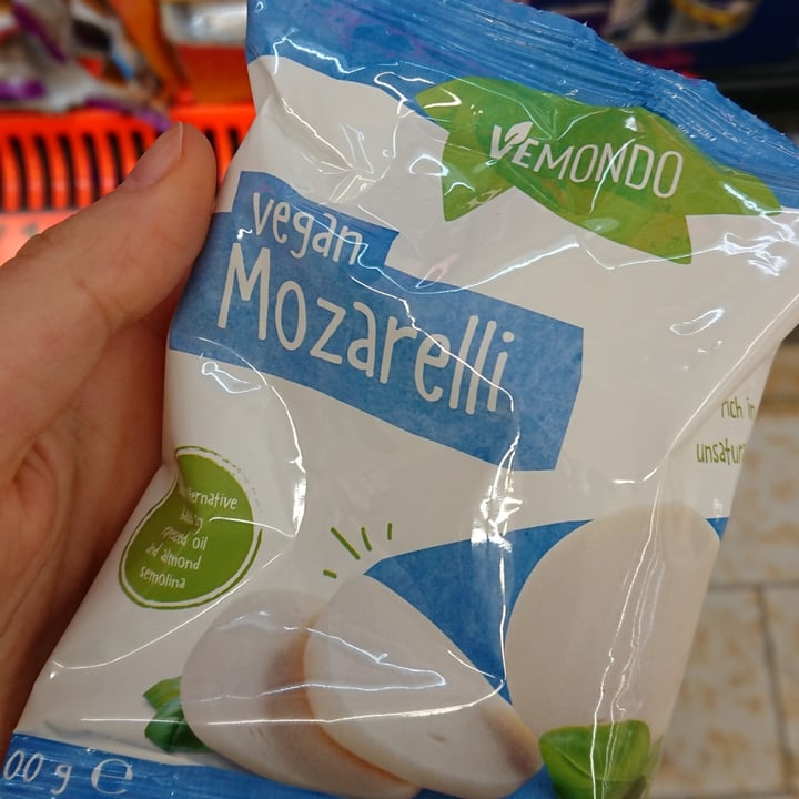 photo of Vemondo Vegan Mozarelli shared by @bettins on  10 Mar 2022 - review
