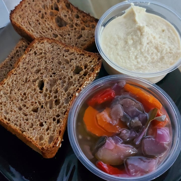 photo of Casa Munay Pan con hummus y escabeche shared by @veganbandit on  22 Jun 2021 - review