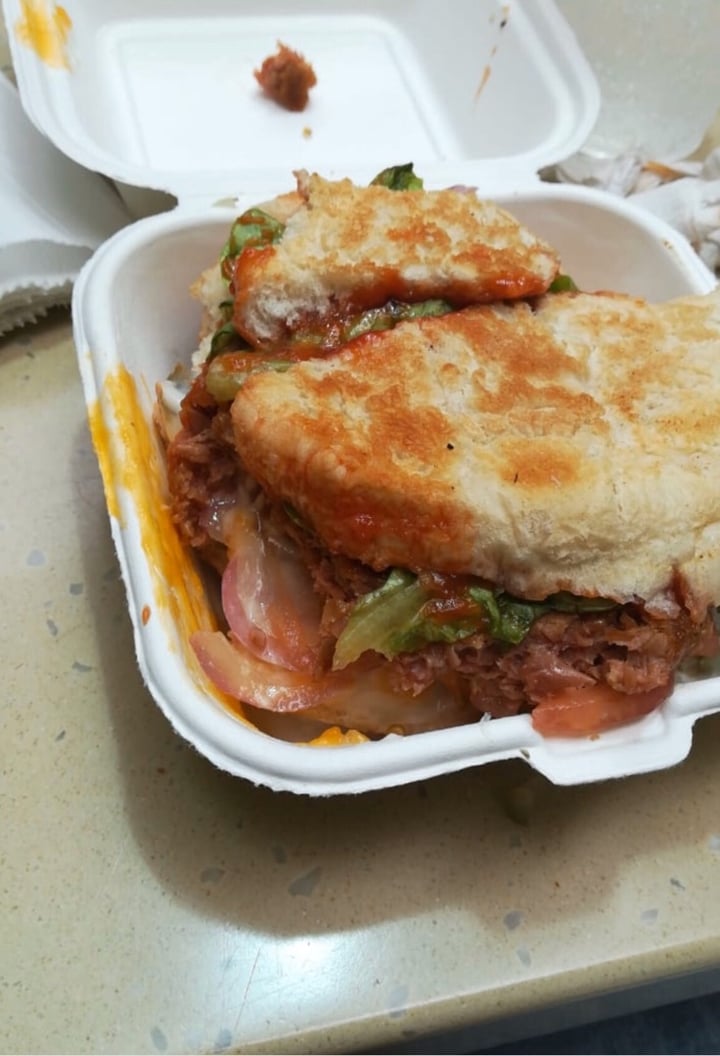review photo of Dominó Beyond Burger Clasica shared by @lyvegan95 on 03 Feb 2020 - review