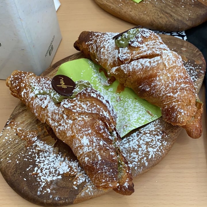photo of Efrem - Gourmet Boutique and Finest Bar Croissant al pistacchio shared by @saporivegetali on  14 Apr 2021 - review