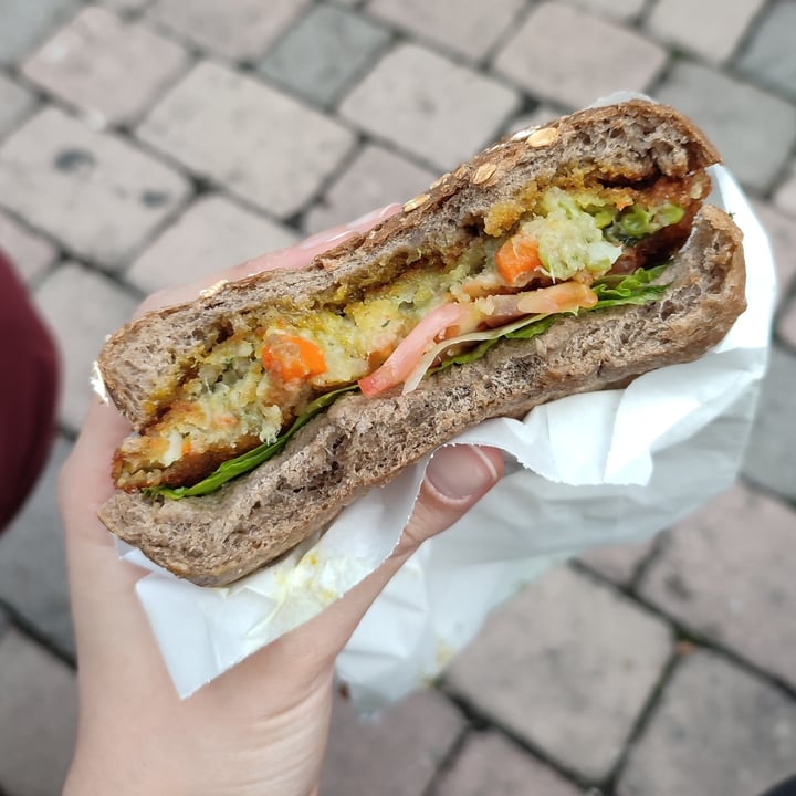 photo of Sugarpop Bakery Burger Vegana shared by @pickyrabbit on  28 Sep 2021 - review